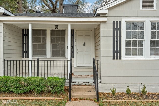 Photo - 154 E Wyandotte St