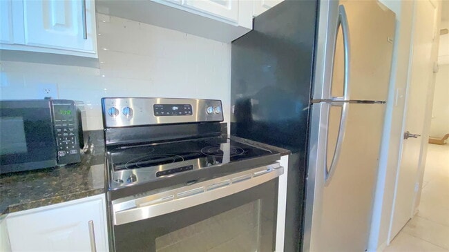 Photo - 660 Cypress Lake Blvd Unidad K14