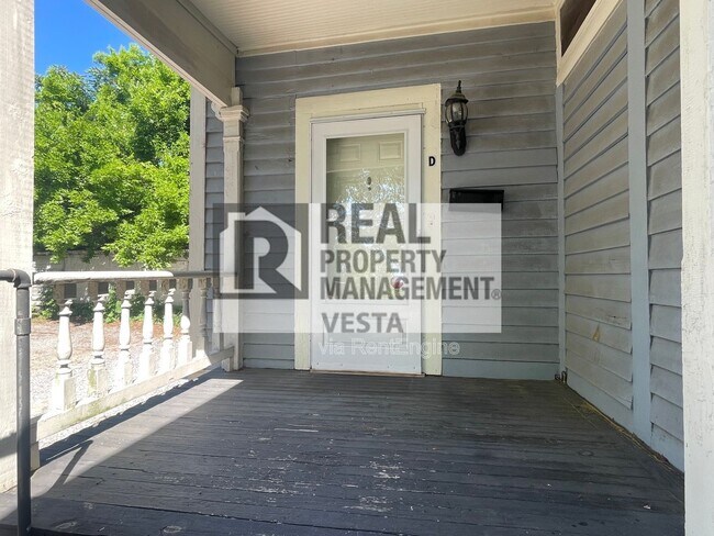 Photo - 1065 College St Unit D