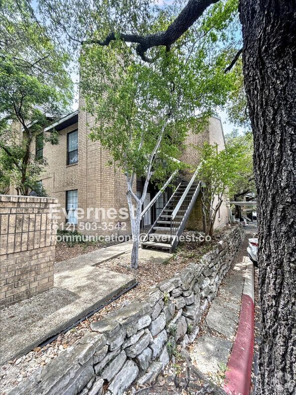 Building Photo - 8655 Datapoint Dr Rental
