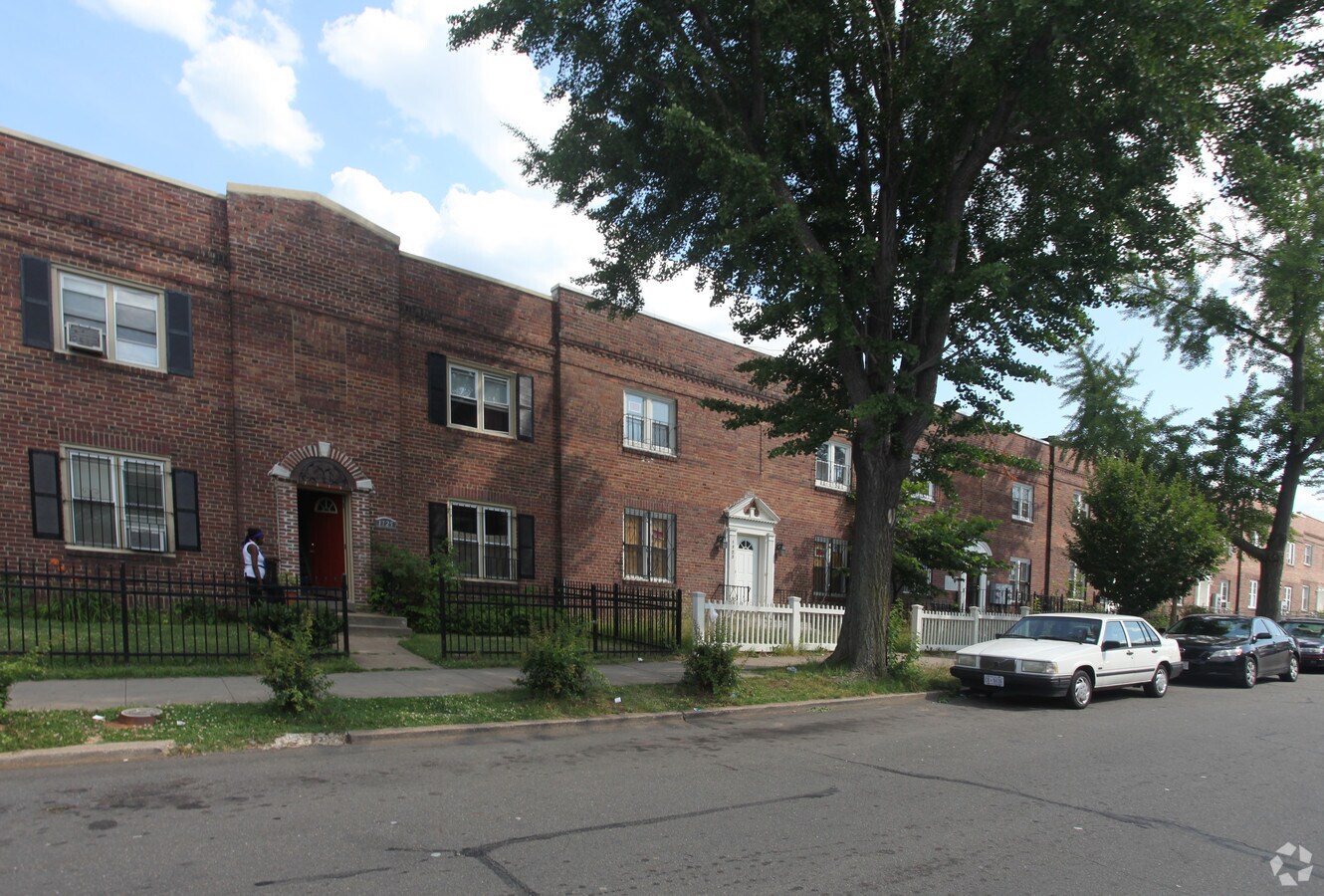 1719 Capitol Ave - 1719 Capitol Ave NE