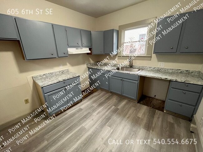 Photo - 605 6th St SE