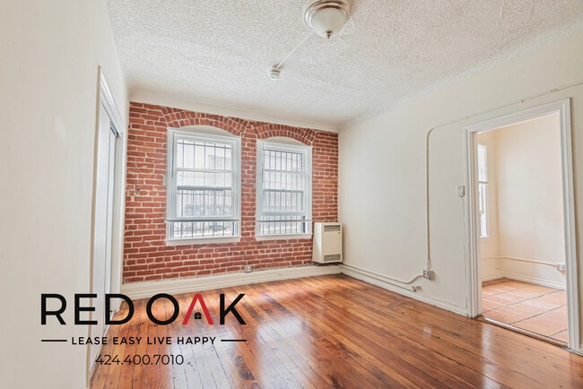 Building Photo - 832 S Oxford Ave Unit 206