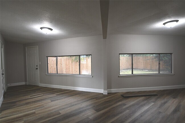 Photo - 8535 Tilgham St