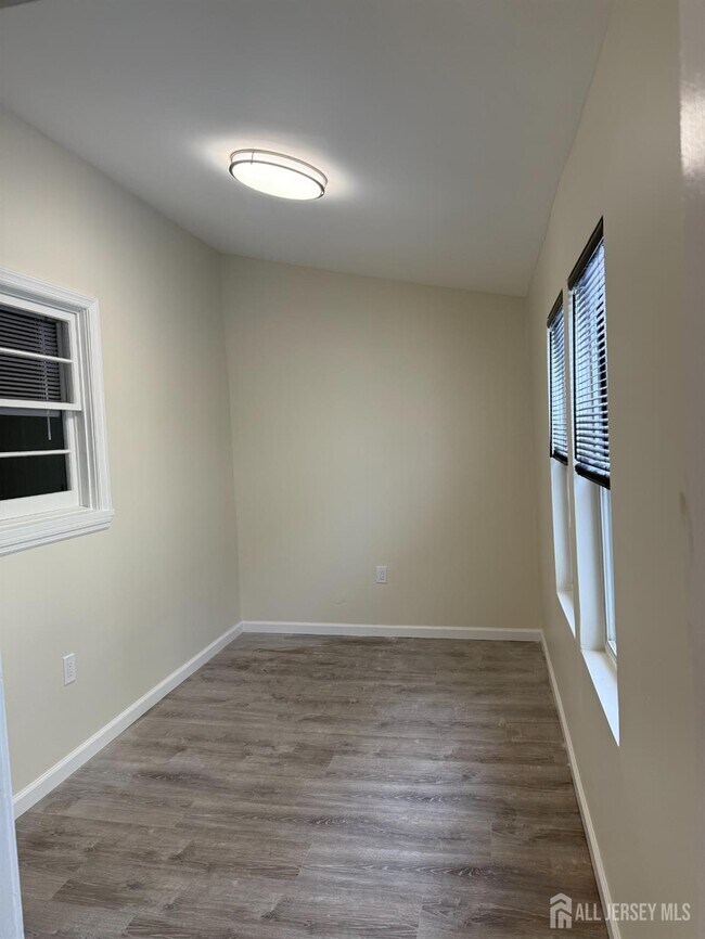 Photo - 729 Bordentown Ave Unidad a