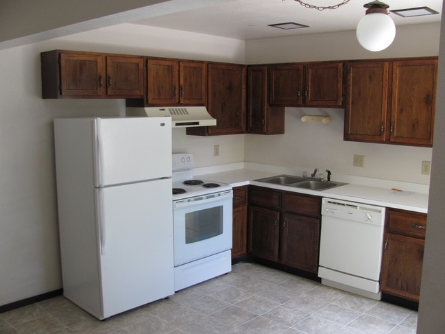 kitchen - 306 Van Buren St Unit 1