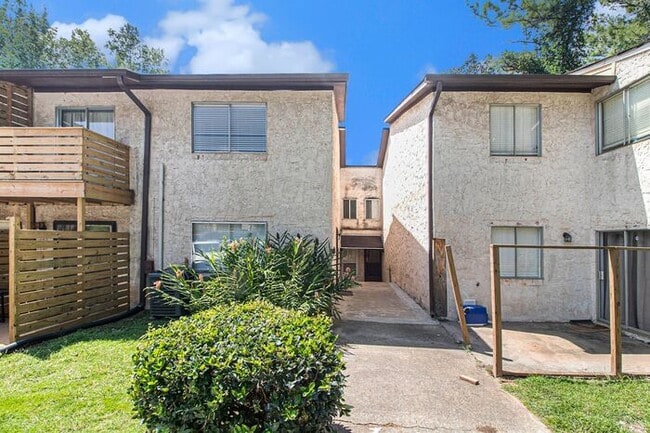 Building Photo - Fully Renovated 3BR/2BA Condo in Decatur! Unit 0