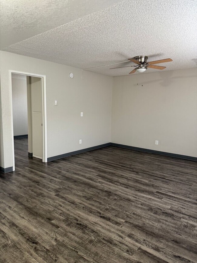 Photo - **MOVE IN SPECIAL**  Come and apply today!! Unidad 301