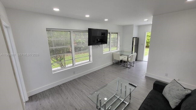 821 NE 6th St Unit 1