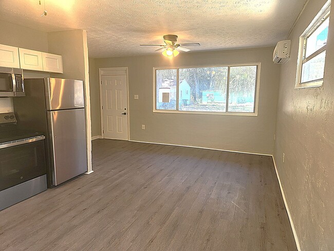 Photo - Charming 2 bedroom 1 bathroom Holly Hill home