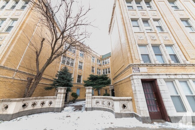 Building Photo - 4255 W Addison St Rental