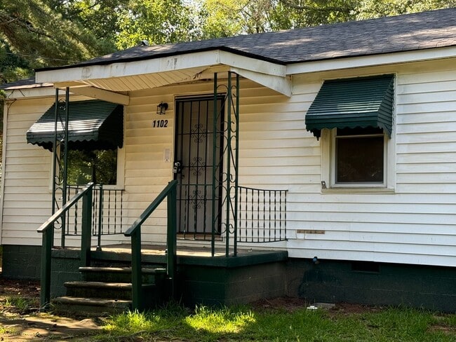 Building Photo - 2 Bedroom House