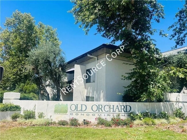 Building Photo - 23515 Lyons Ave Unit 219