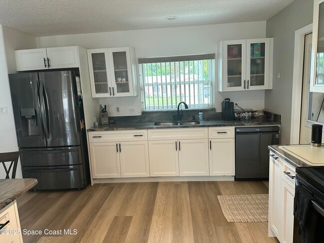 Photo - 574 Dianne Dr