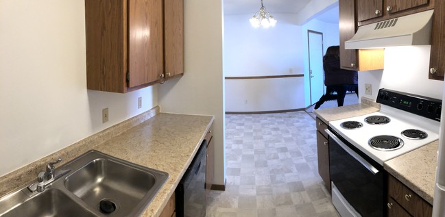 Kitchen and dining room - 1500 Northgate Dr Condo Unit 6