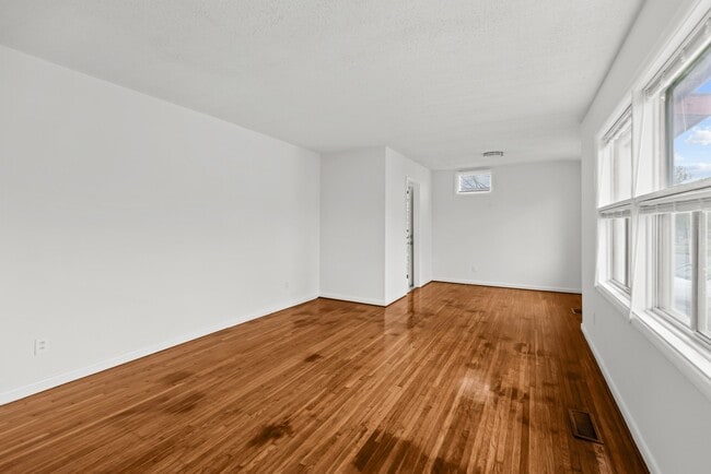 Photo - 6715 Court N
