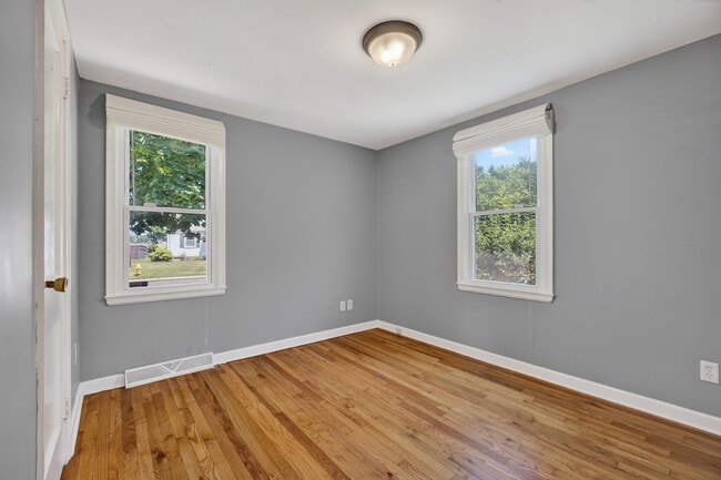 Photo - 47 Clearview Ave