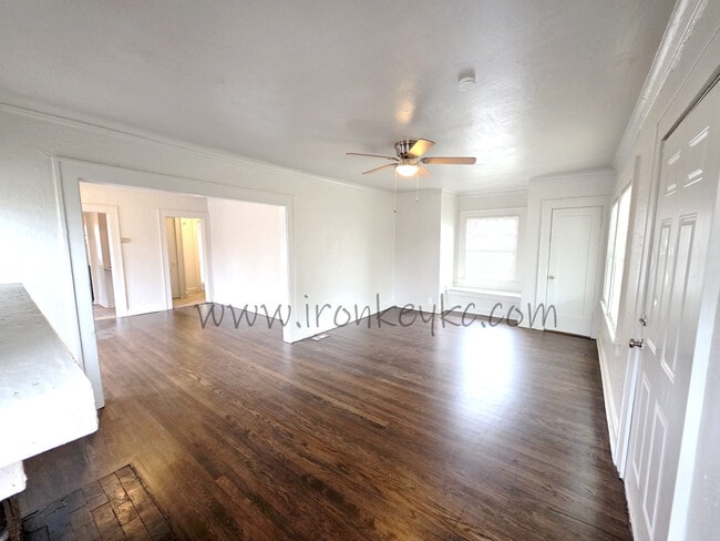 Photo - 2100 E 58th St