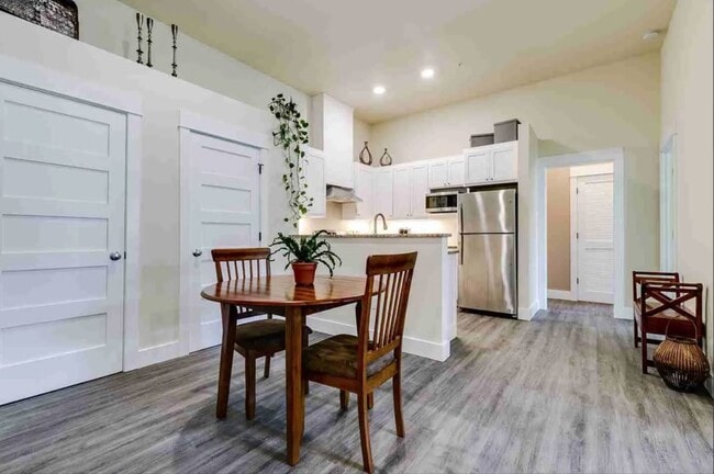 Photo - 607 E Main St Unidad 206