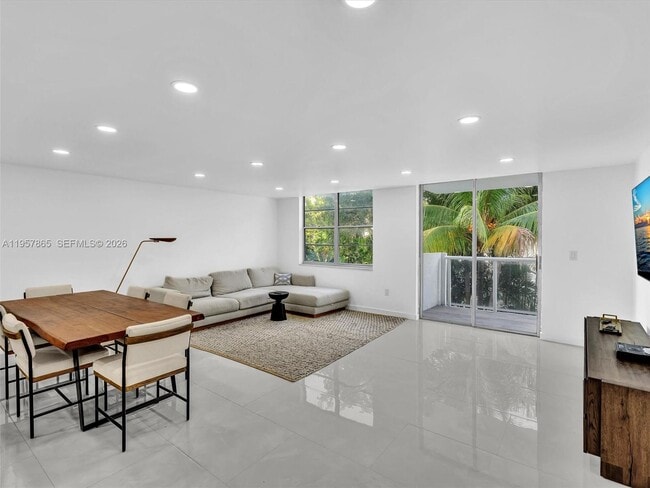 Building Photo - 10000 W Bay Harbor Dr Unit 201