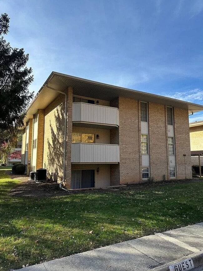 Building Photo - Crossbow Condo Unit 16A