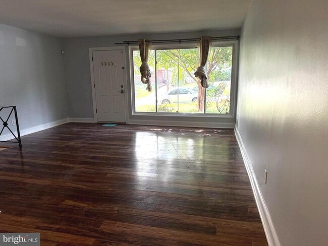 Photo - 98 S Iris St