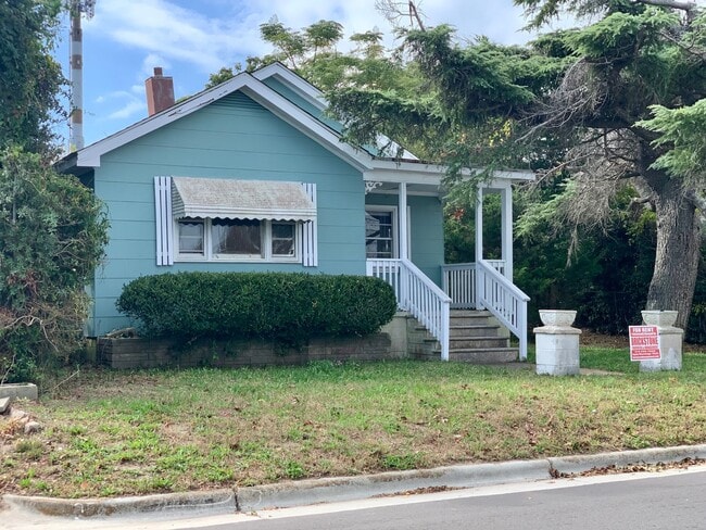 Photo - Promise Land North --  Charming 3 bedroom home in heart of Historic Walking District Downtown Mor...