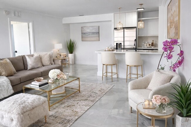 Building Photo - 10033 Winding Lake Rd Unit 204