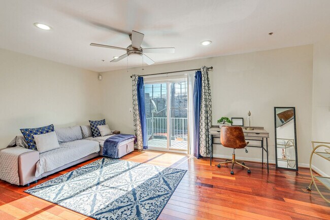 Building Photo - 450a Condon Terrace SE