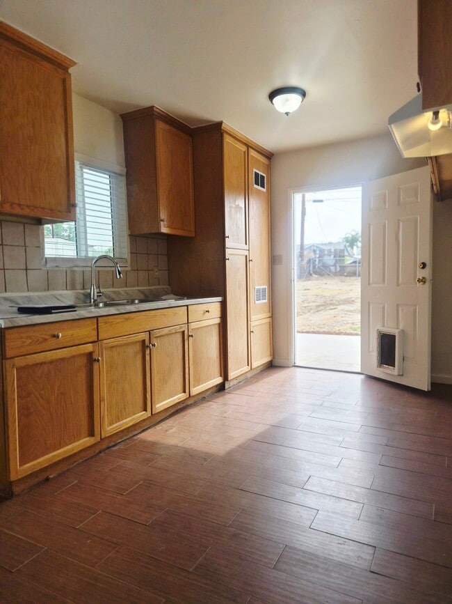 Photo - 9943 Catawba Ave