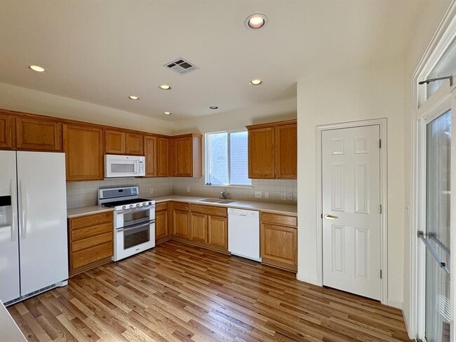 Photo - 106 Prospector Pass