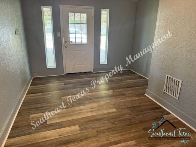 Photo - 3841 Canal Ave