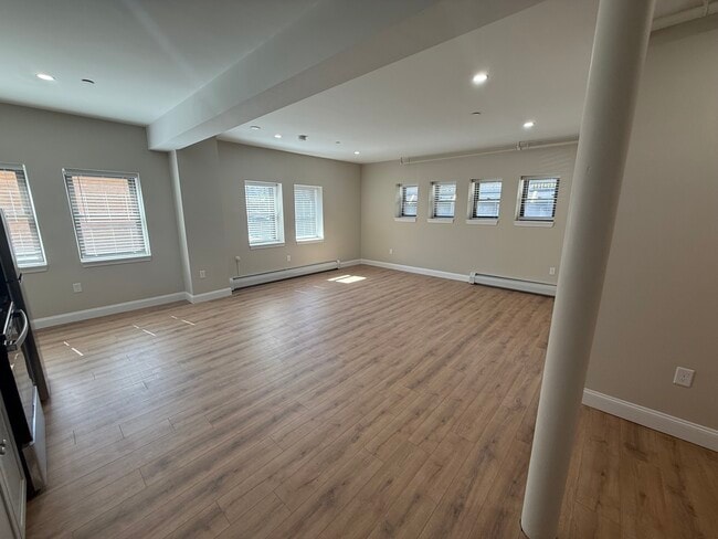 Photo - 1050 Hancock St Unidad 11