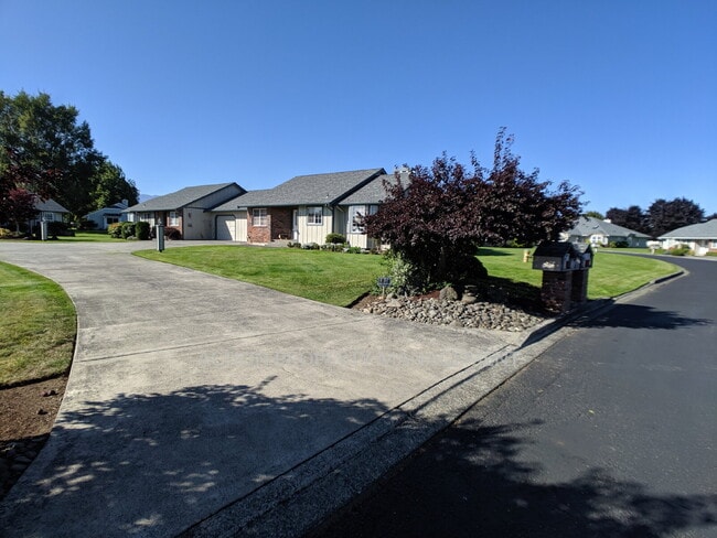 Building Photo - 3 bed 2 bath in Sherwood Village