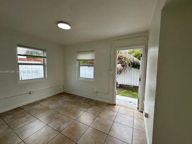 Photo - 728 SW 6th St Unit 2