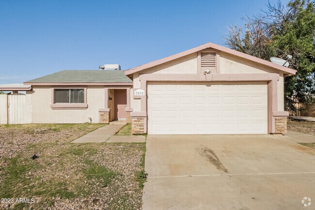 Building Photo - 7032 W Holly St Rental