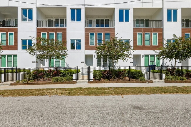 Photo - 3 Bedroom, 3.5 Bath Townhouse Minutes From... Unidad 4