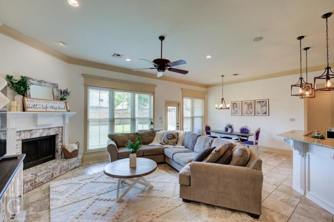 Photo - 609 Toulouse Ct