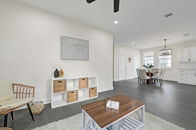 Photo - 2412 Lucas St