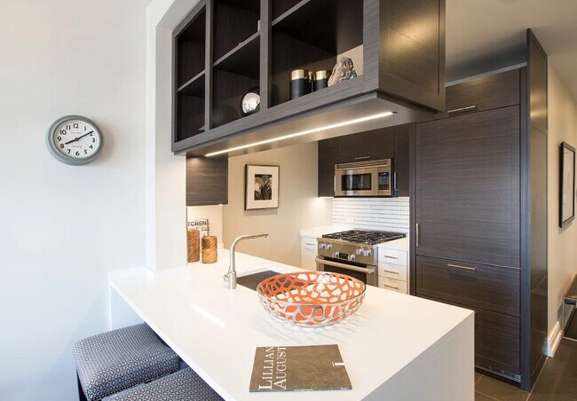 Building Photo - 551 10th Ave Unit 16G