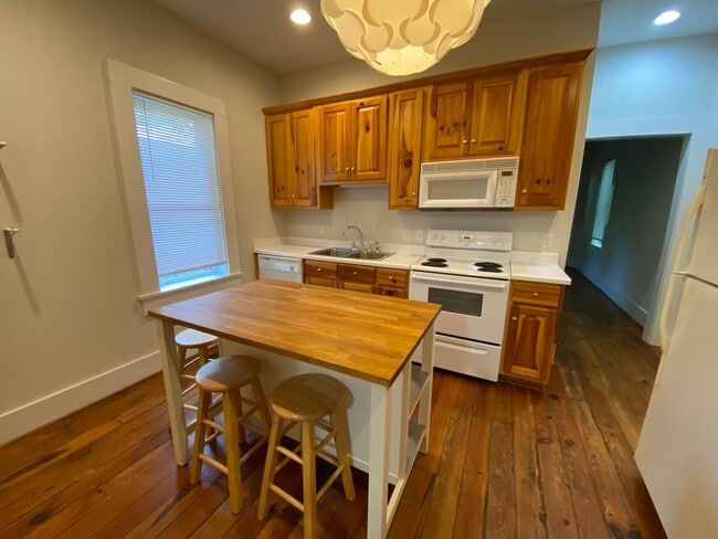 Photo - PRE-LEASING FOR AUGUST 2026!