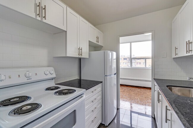 Photo - 2900 Bathurst Street - Emerald Towers