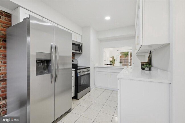 Photo - 8141 Kingsway Ct