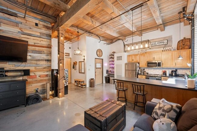 Building Photo - 127 5th St NE Unit 106