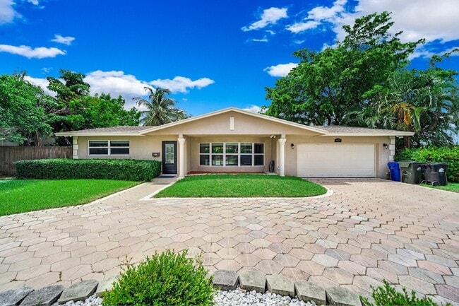 Building Photo - 4021 Bayview Dr