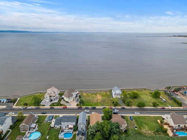 Photo - 630 Front St