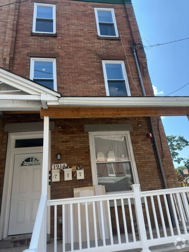 Building Photo - 1914 Rowan St Unit 1 Rental
