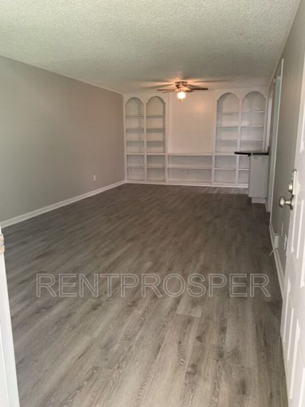 Photo - 4239 E Michigan St