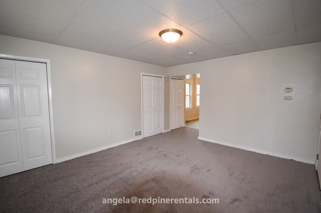 living room - 17 Walnut St Unit 1