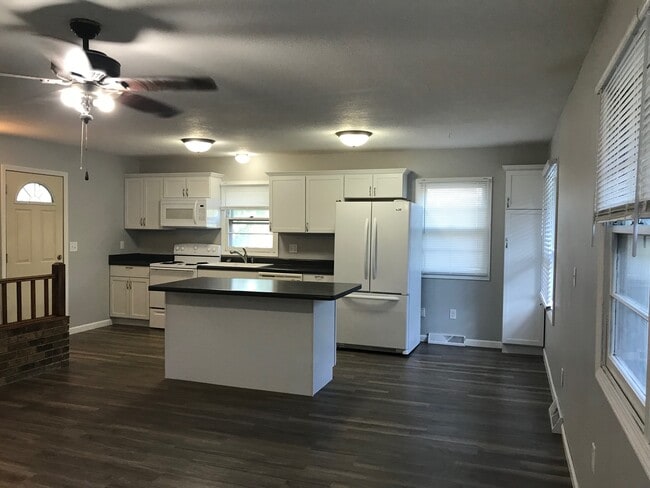 Photo - 940 Miller Ave